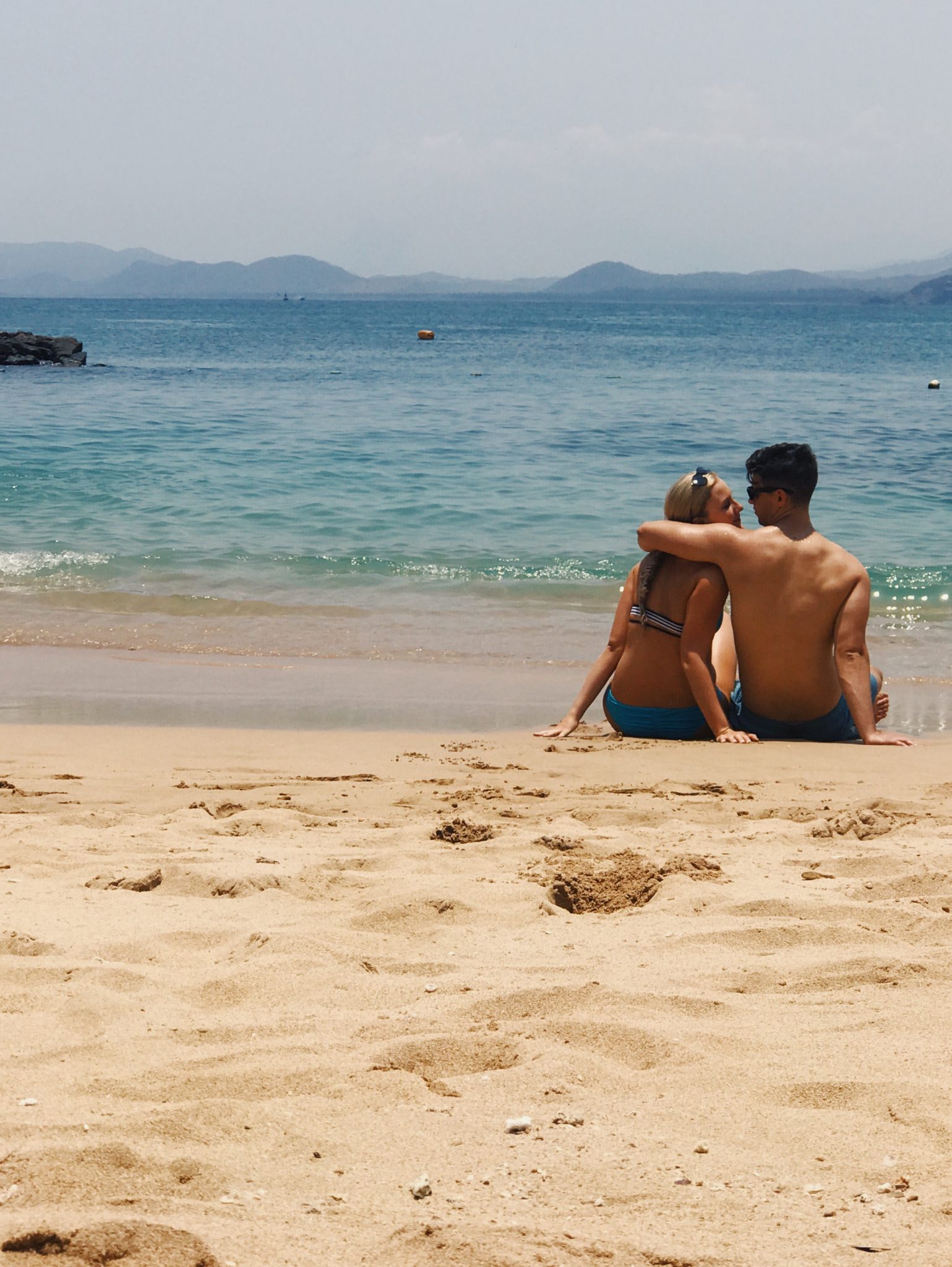 couple in Zihuatanejo beach
