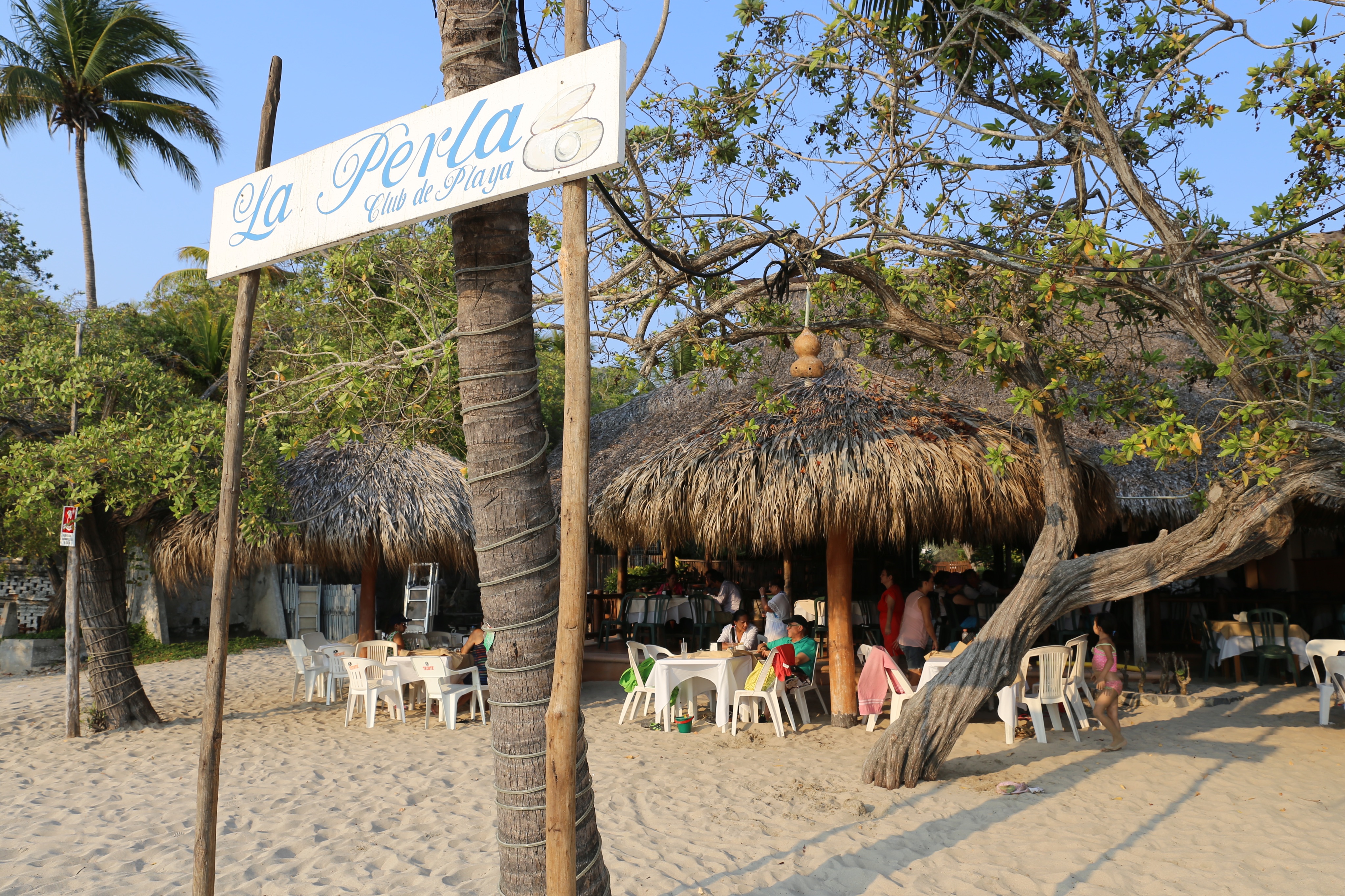 la perla beach restaurant
