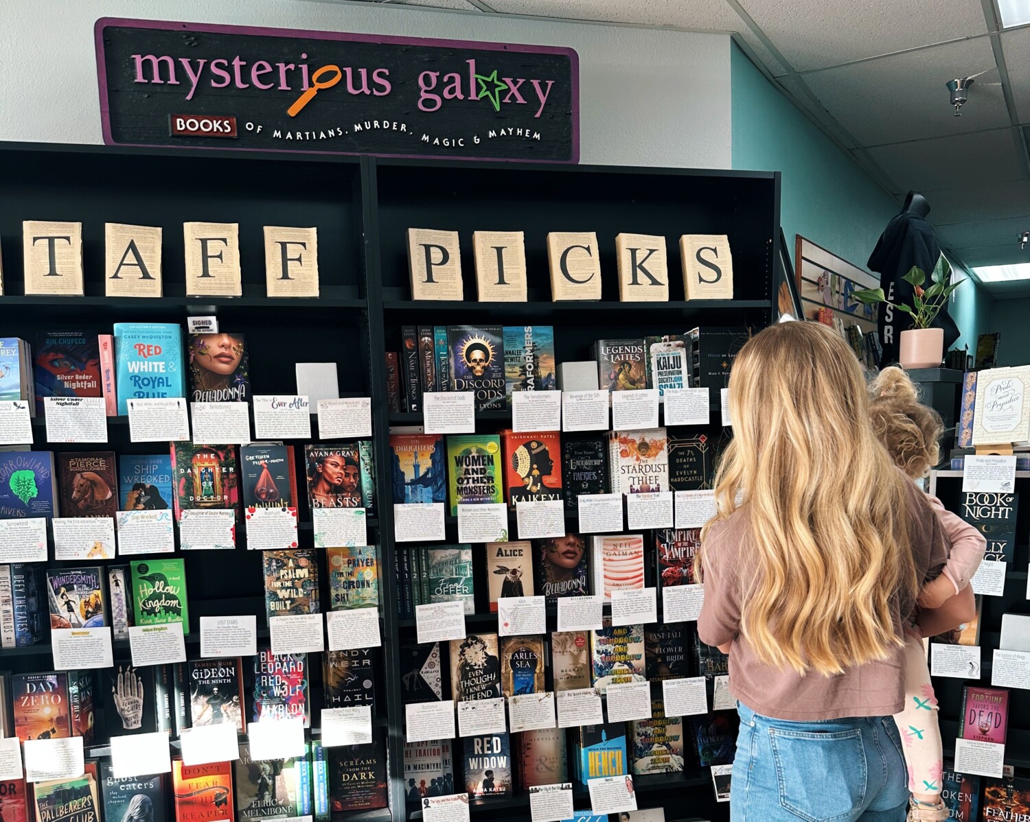 Mysterious Galaxy Bookstore | Best Bookstores in San Diego