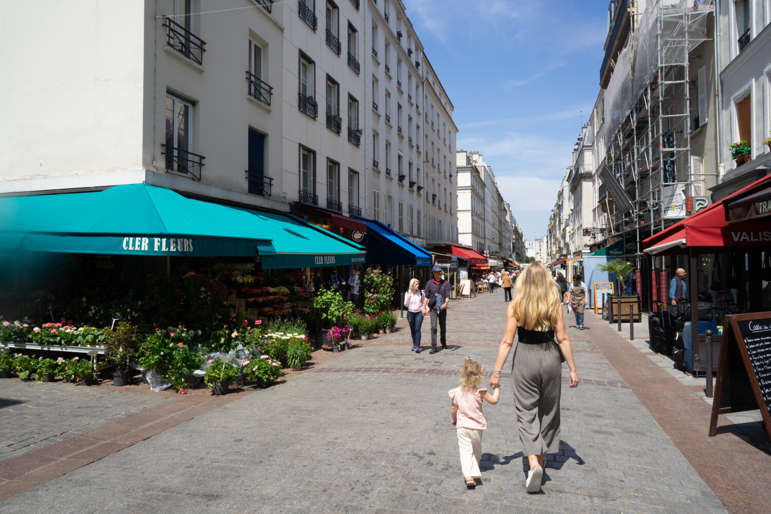 Ruth Nuss strolling with her kid and sharing Things to Do in Paris with Kids 