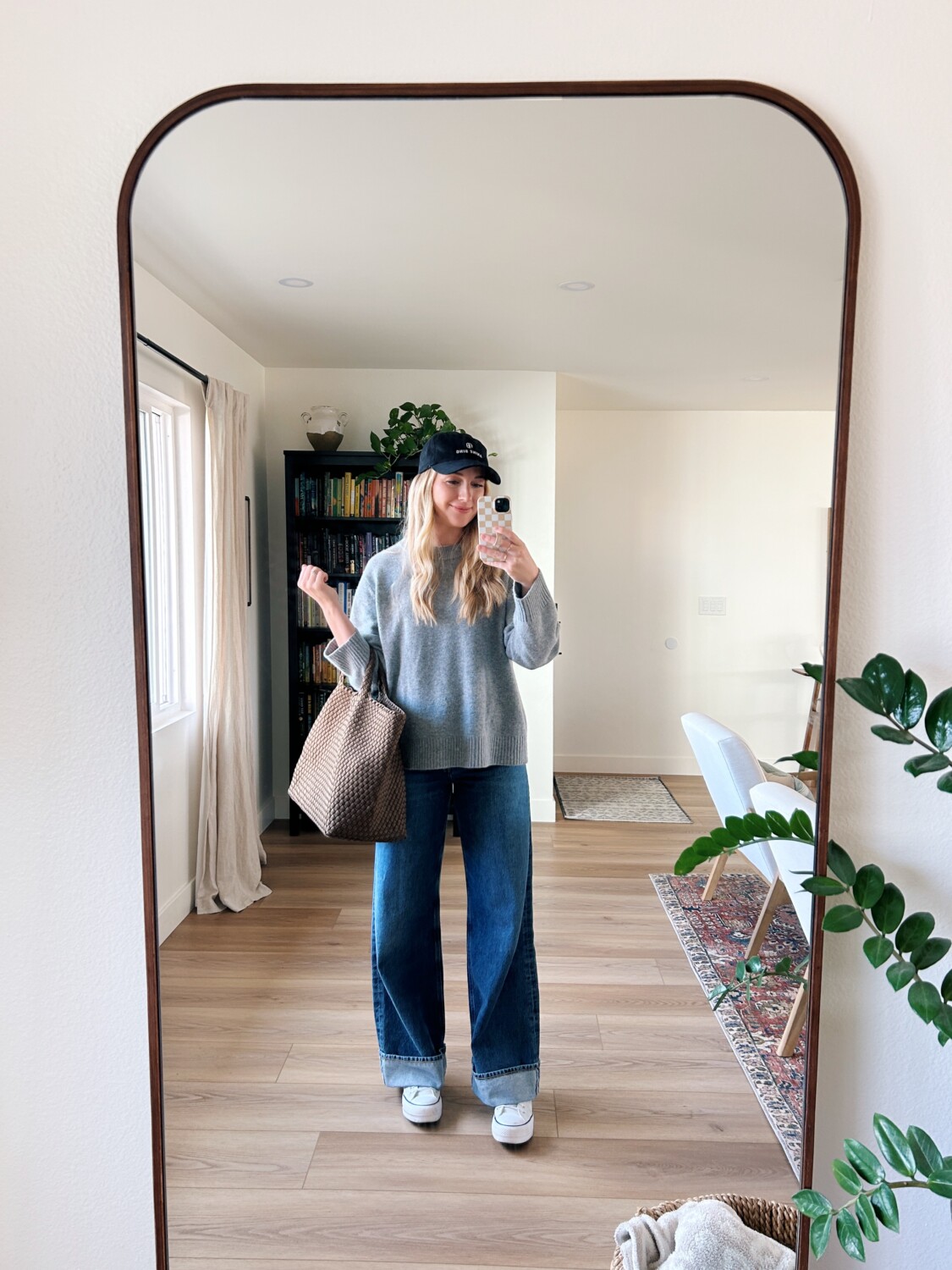Ruth Nuss styling her AGOLDE Dame Jeans with Crewneck sweater + baseball cap + sneakers