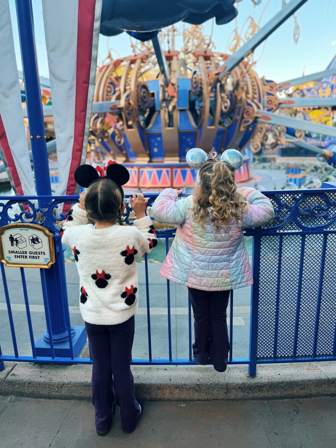 girls waiting for dumbo ride at fantasyland in disneyland