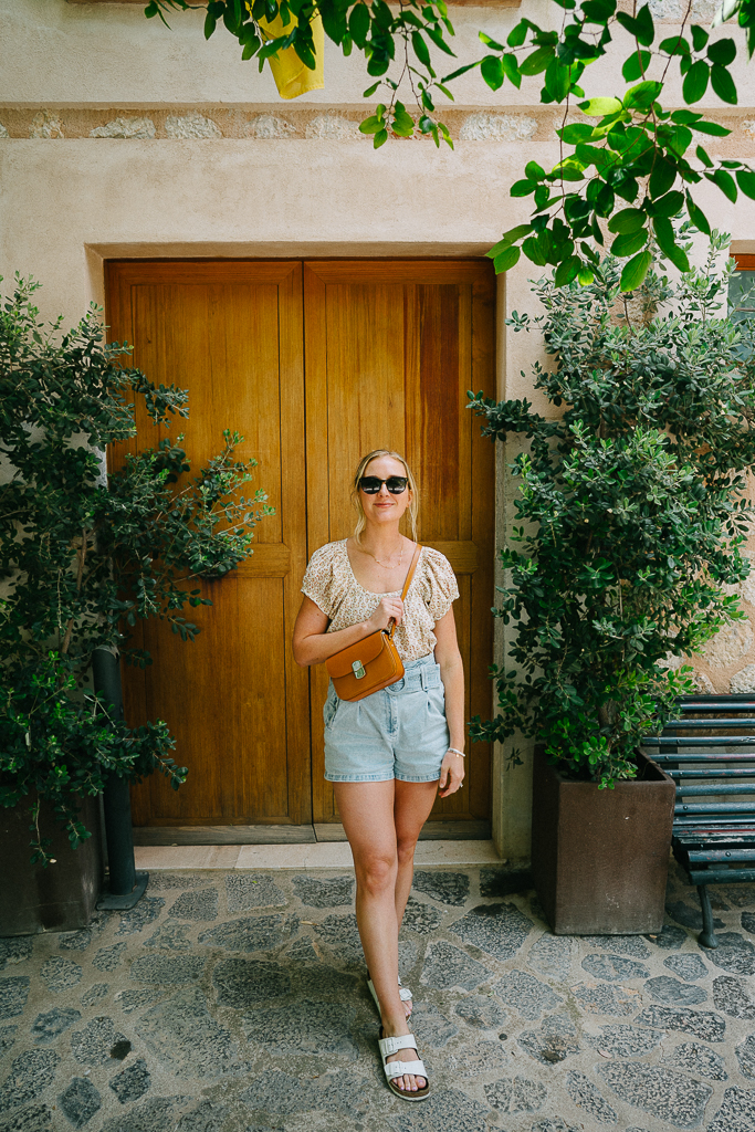 ruth nuss standing next to a door in deia mallorca