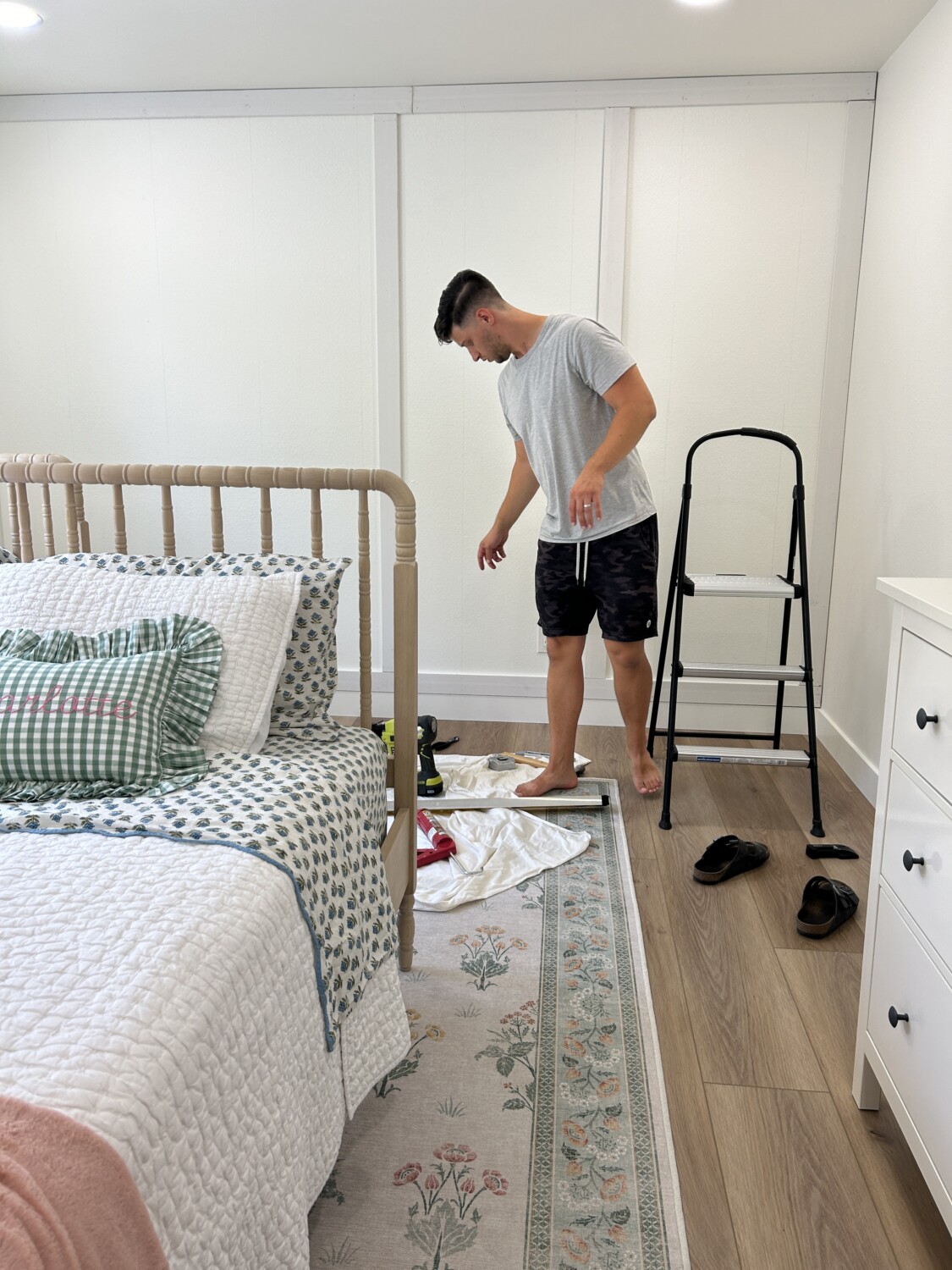 tyler nuss building an accent wall for his daughters' room