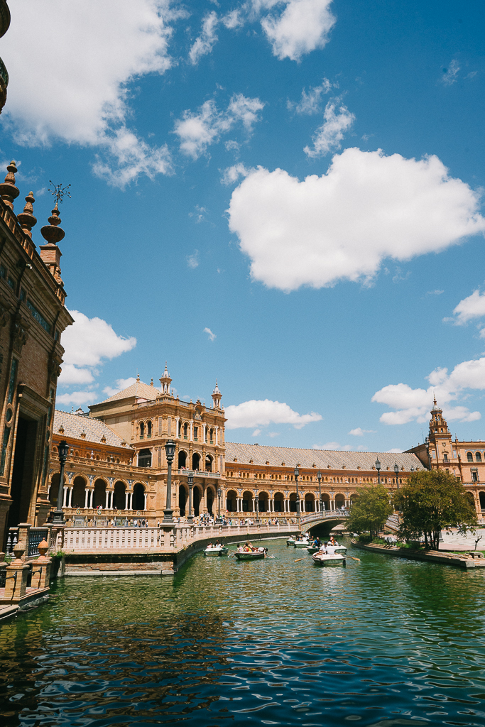 plaza de espana in sevilla spain