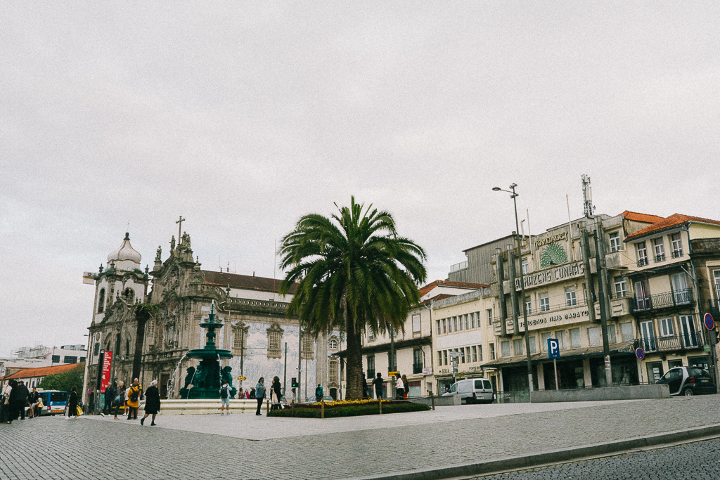 twin churches in porto portugal wakkng tour