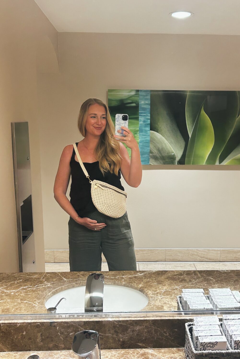 ruth nuss wearing the clare v grande fanny bag for her clare v grande fanny review