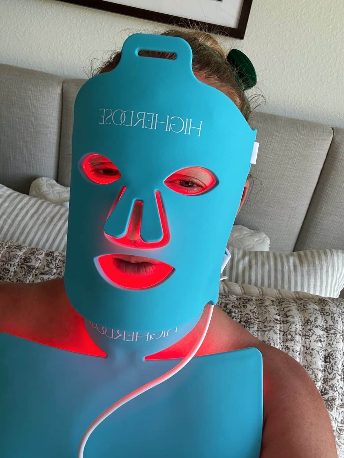 ruth nuss using the red light mask from higherdose for her higherdose red light mask review