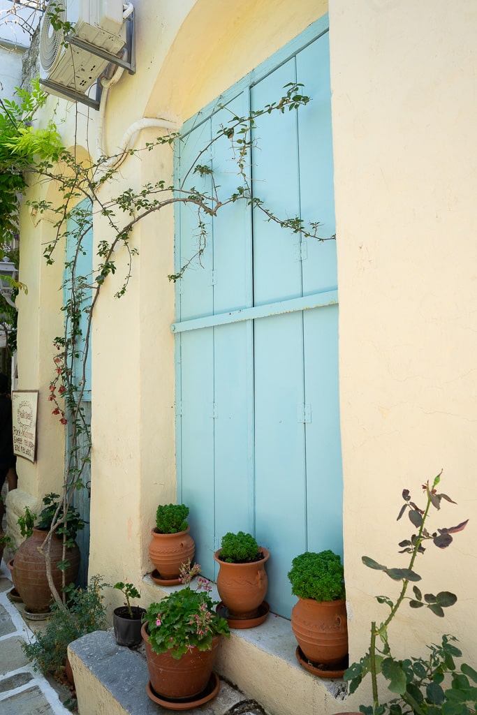 view of a door in naxos greece for a naxos itinerary